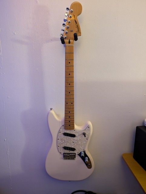 Fender Mustang Guitar + Amp + Gig Bag