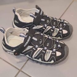 Boys Sandals Size 5 Used In Excellent Condition. 