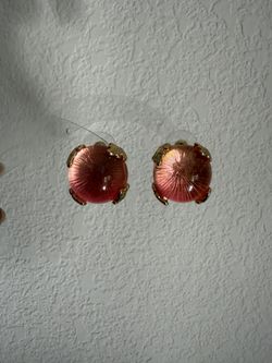 Women’s pink and gold round shaped Earrings