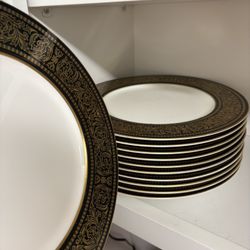 Bone China Mikasa Dinner Plates 