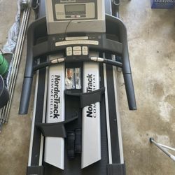 NORDIC TRACK COMMERCIAL TREADMILL