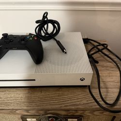 Microsoft Xbox One S 500GB Model 1681 With Xbox Wireless Controller