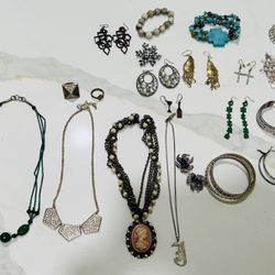 * *MOVING MUST GO** Assorted Jewelry Earrings, Bracelets,necklaces 