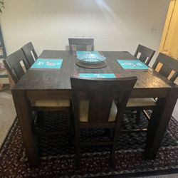 Dinning Table W/6 Chairs (FREE place mats)