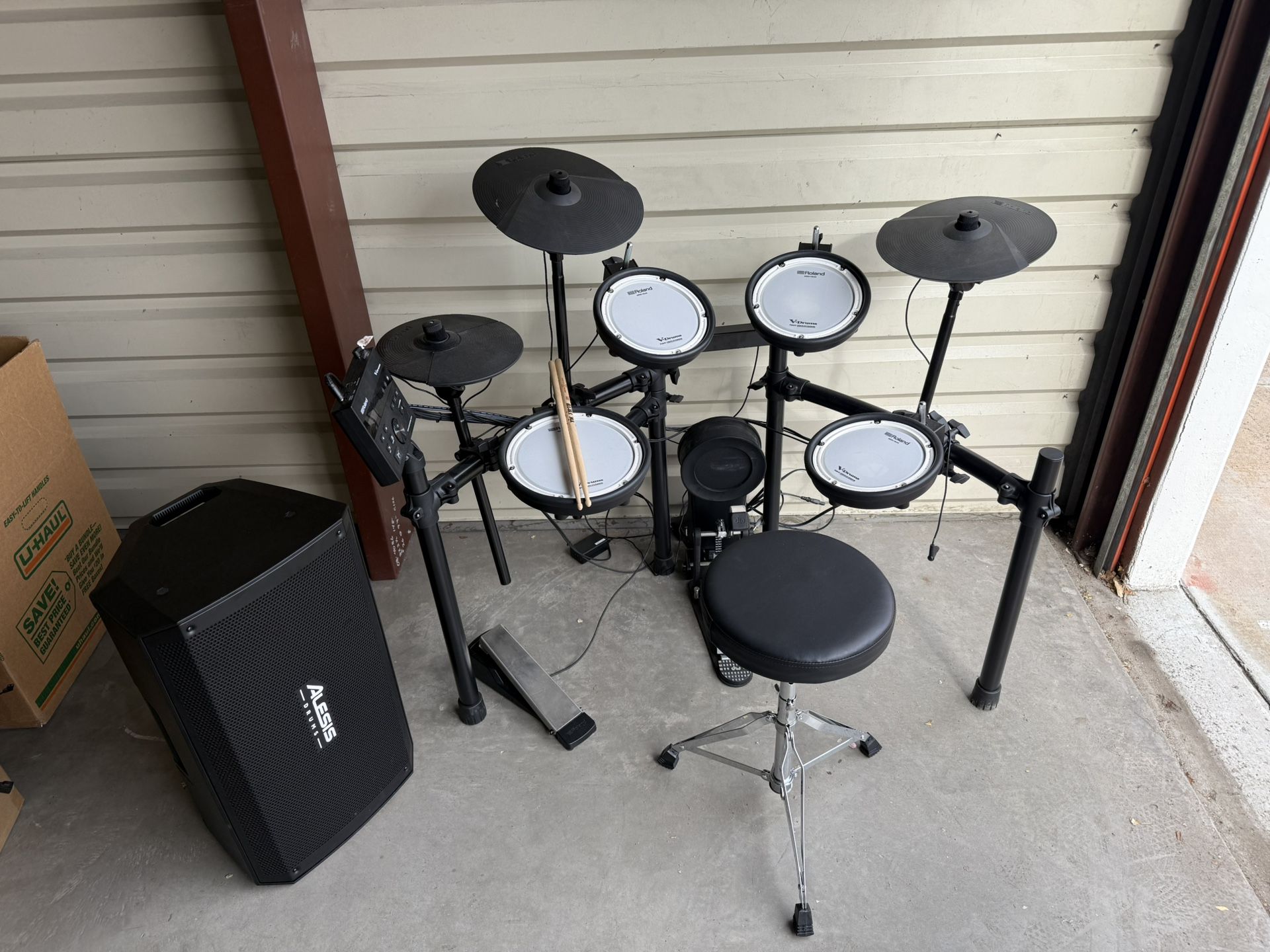 Roland TD-07 KV Electric Drum Set + Amp