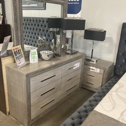 $899 Dresser+Mirror+Nightstand🙌🏼🥰