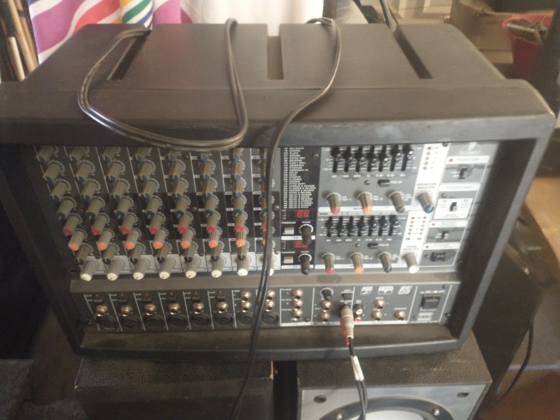 Berengher 10 Chanel Power Mixer With Effects 1600watss  Everything Works . Local Only