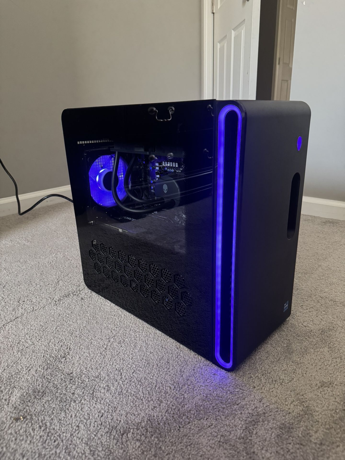 Alienware - Aurora R16 Gaming Desktop - Intel Core i7-14700F - 16GB Memory - NVIDIA GeForce RTX 4060Ti - 1TB SSD
