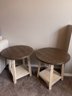Set of 2 Round Farmhouse Side/End Tables