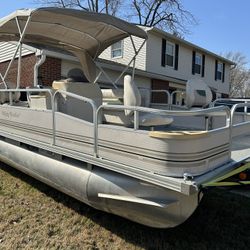 Misty Harbor Pontoon, 60hp Mercury Four stroke