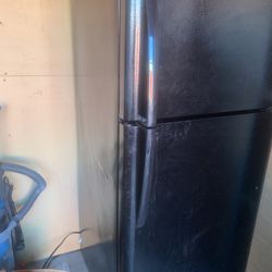 Frigidaire Refrigerator Good Condition Asking $260