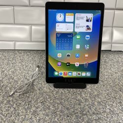 Apple iPad 9th Gen 64 gb no offers or trades please!!
