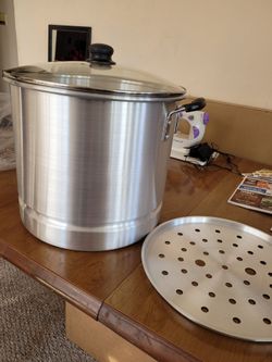 New stock pot with lid