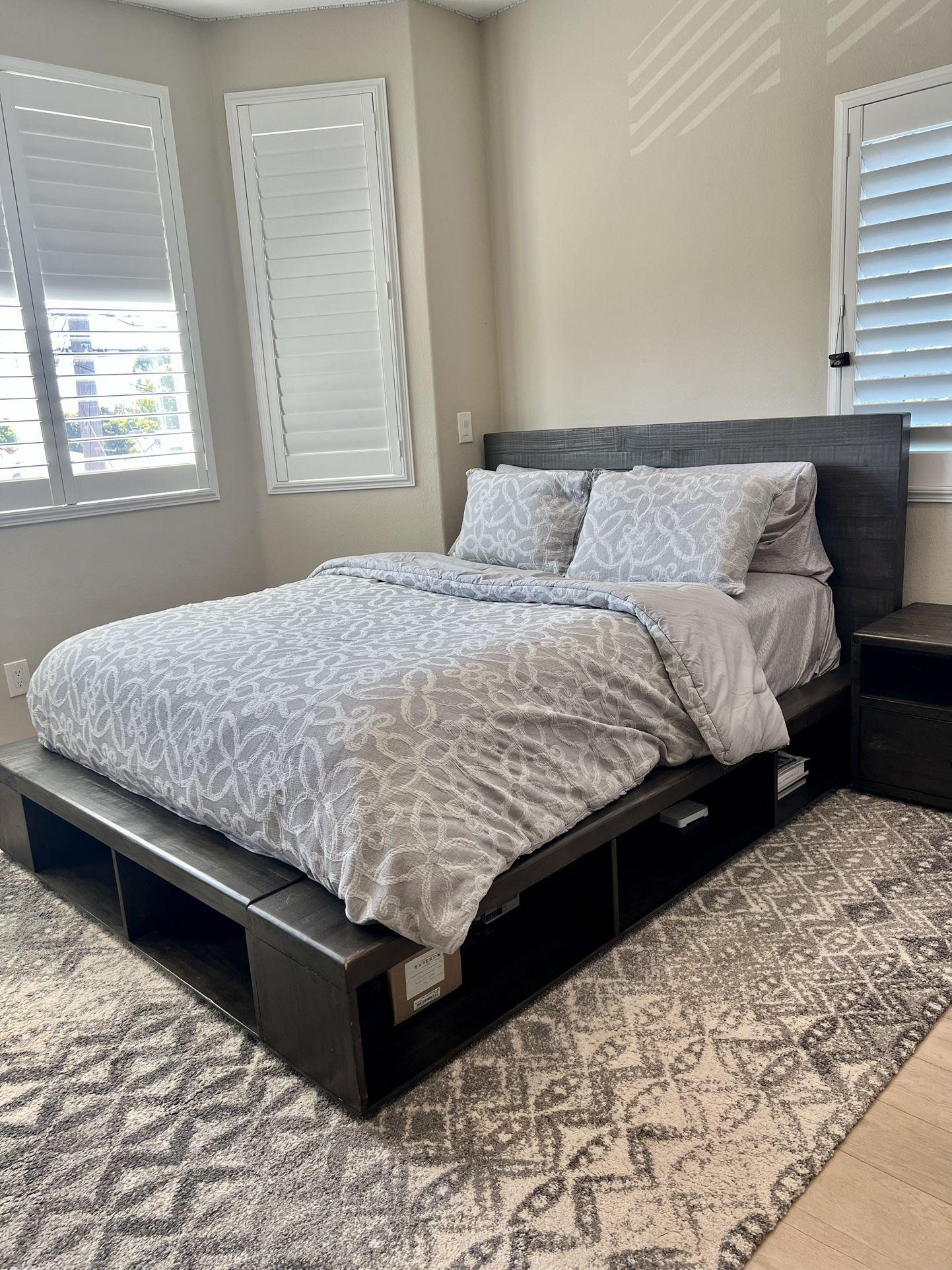 ✨ Queen Bed Frame + Nightstand – Rustic Espresso Wood – No Mattress – Great Condition! ✨