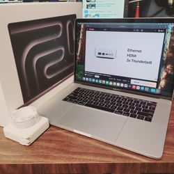 15" MacBook Pro Laptop. Core i7, Radeon Pro, Box, 18