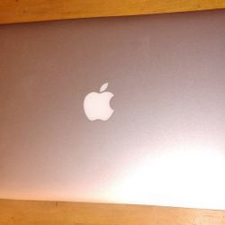 APPLE MACBOOK LAPTOP 