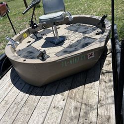 Boat , Round With Trolling Motor And Lights