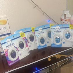 Febreze BATHROOM Air Freshener: 2 Disposable Units). 4 each 