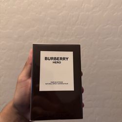 Burberry Hero Parfum Intense
