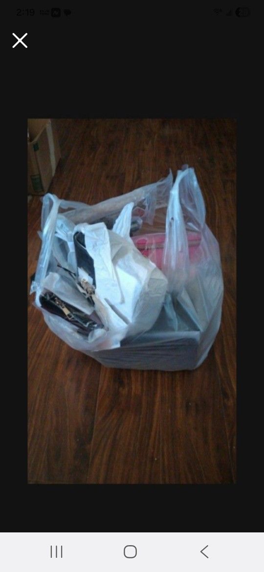 LOT OF NEW HANDBAGS MICHAEL KORS, GUESS , DKNY