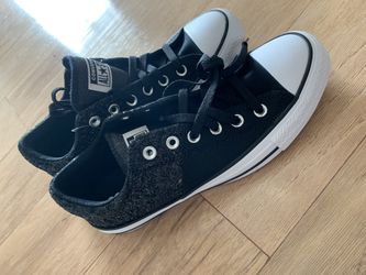 CONVERSE women size 9, brand new