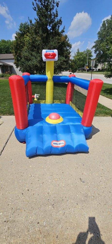 Little Tikes Basketball Bouce House
