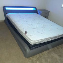 NEW KING-SIZE PILLOW TOP MATTRESS AND BOX SPRING