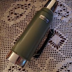 Stanley 32 Ounce Hot/Cold Thermos