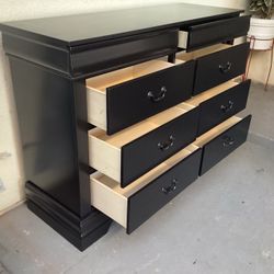 8   DRAWERS DRESSER