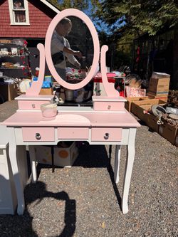 Girls vanity