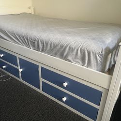 white and blue bedroom set 