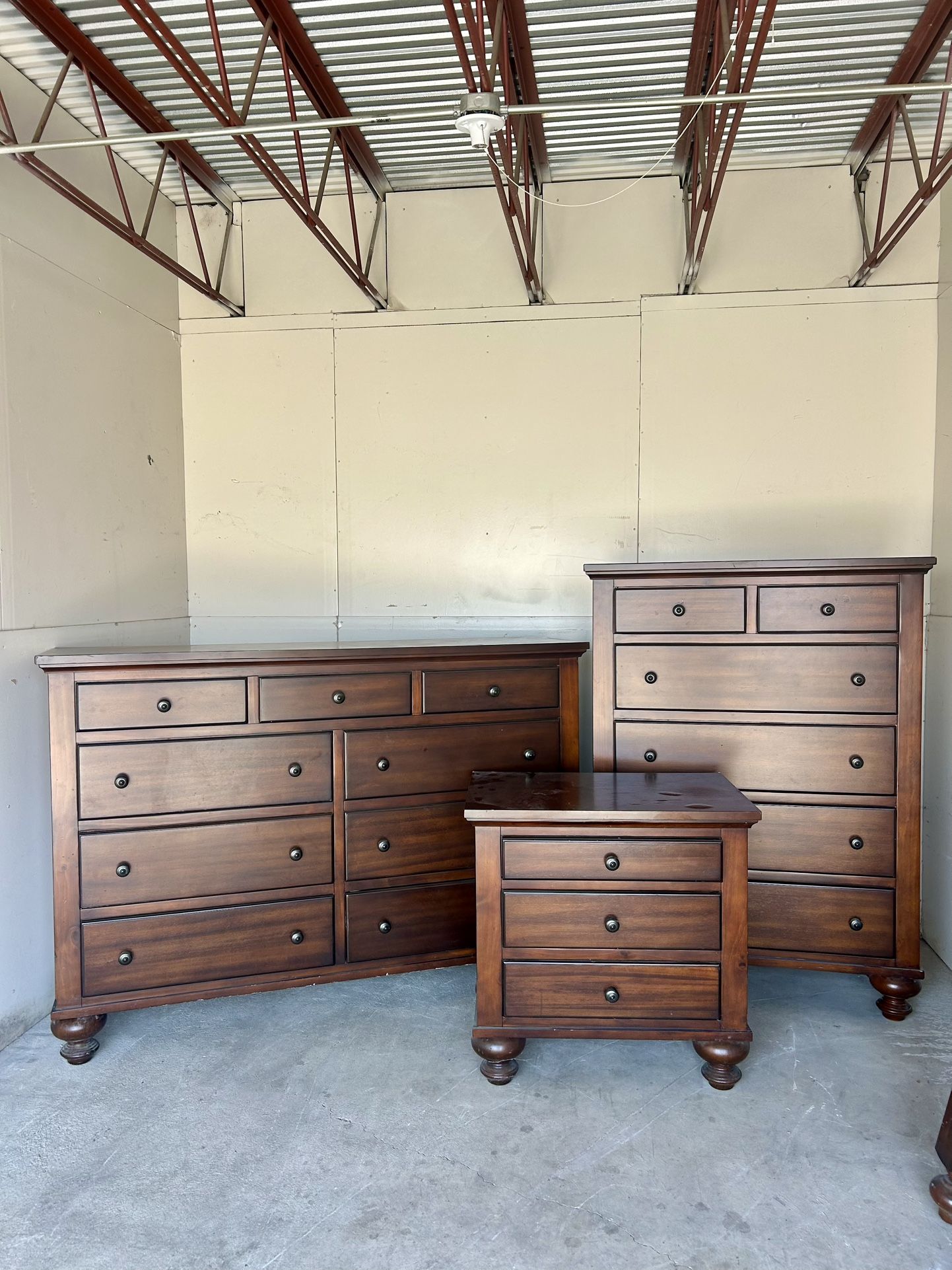 Queen size bedroom set
