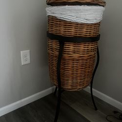 Large wicker basket and iron base and large lamp 