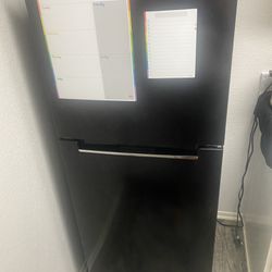 Magic Chef Refrigerator $100.        10.1 Cu. Ft.