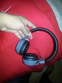 Wireless Bluetooth headphones