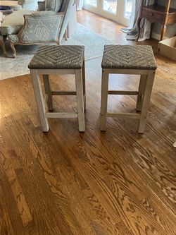 2 free bar stools