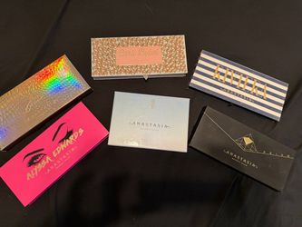 13 Makeup palettes
