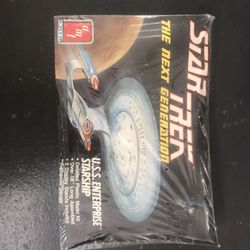 Star Trek The Next Generation USS Enterprise 1988 Model