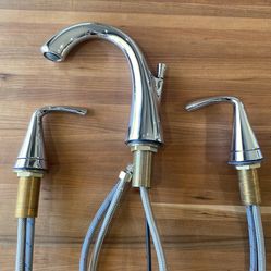 American Standard Fluent® 8-Inch Widespread 2-Handle Bathroom Faucet 1.2 gpm/4.5 L/min With Lever Handles