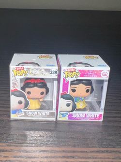 TWO BITTY Holiday Snow White 1-Inch Funko Pops Disney Princess Christmas Movies #339 Holidays Films