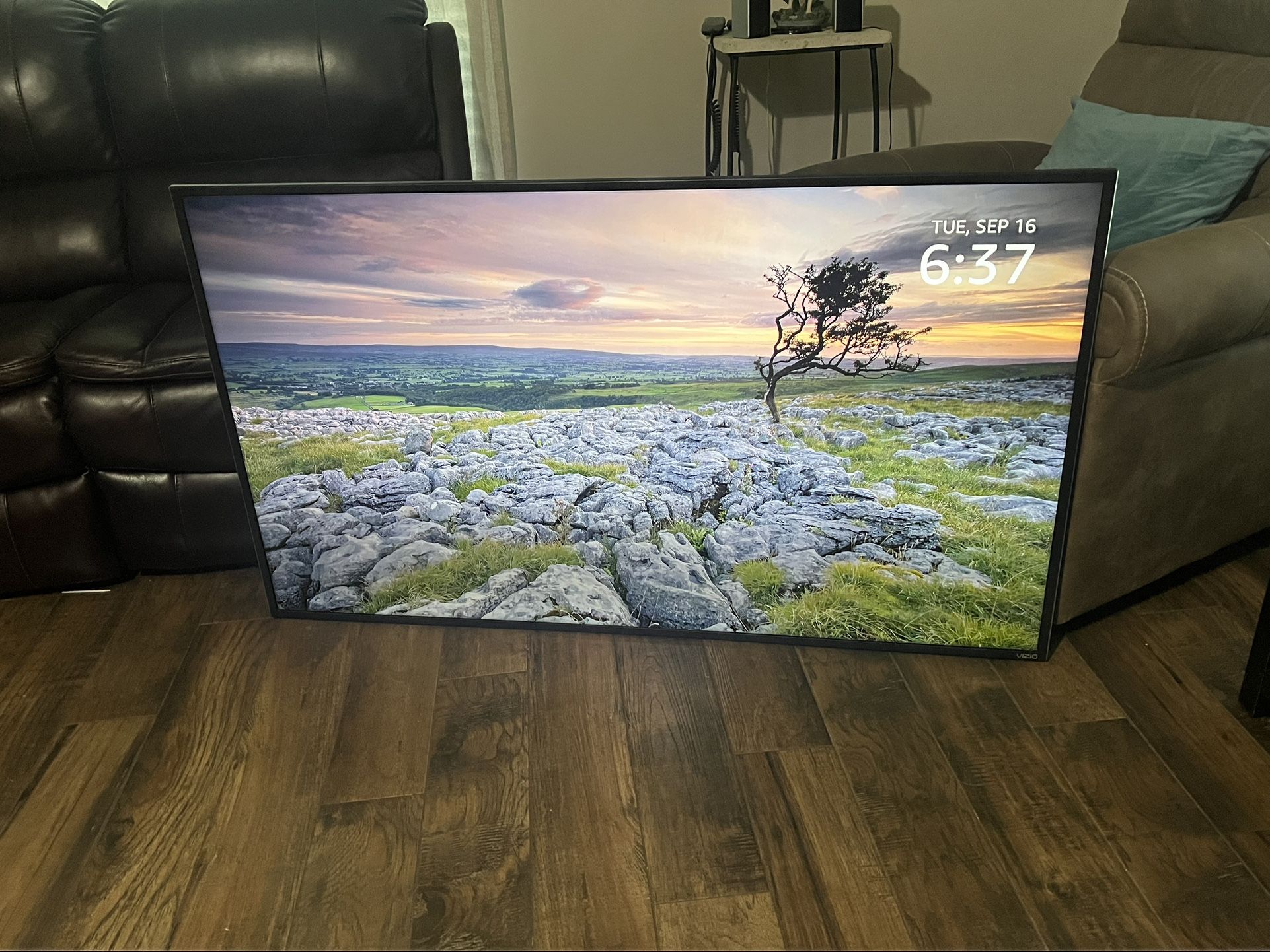 VIZIO 60” SMART  TV 4 K 