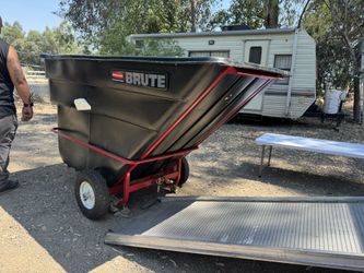 Rubbermaid 1026-41 ROTOMOLDED TOWABLE TILT TRUCK HEAVY DUTY 1 1/2 CUBIC YARD