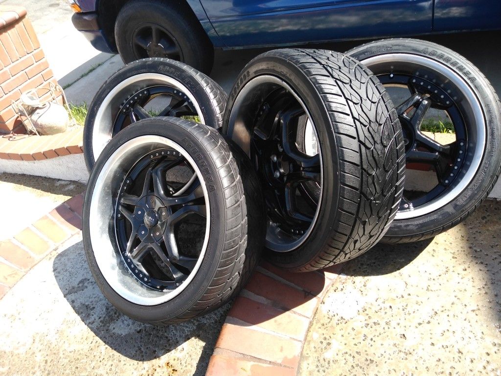 Truck Set Of 4 Tires 265/40R22