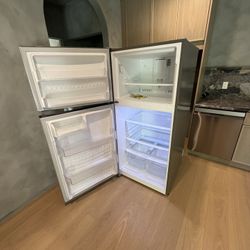 New Apartment 30” Wide Top Freezer Refrigerator