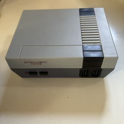 NES Nintendo Plus 4 Games / 2 Controllers 