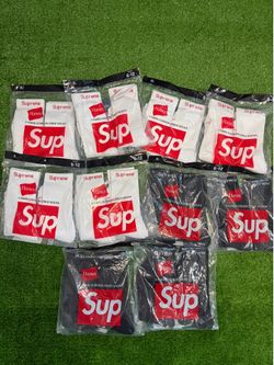 WHITE,BLACK SUPREME SOCKS