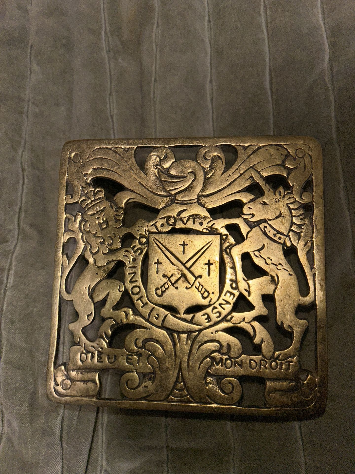 Vintage Brass Royal Coat of Arms Dieu Et Mon Droit Trivet Plant Stand