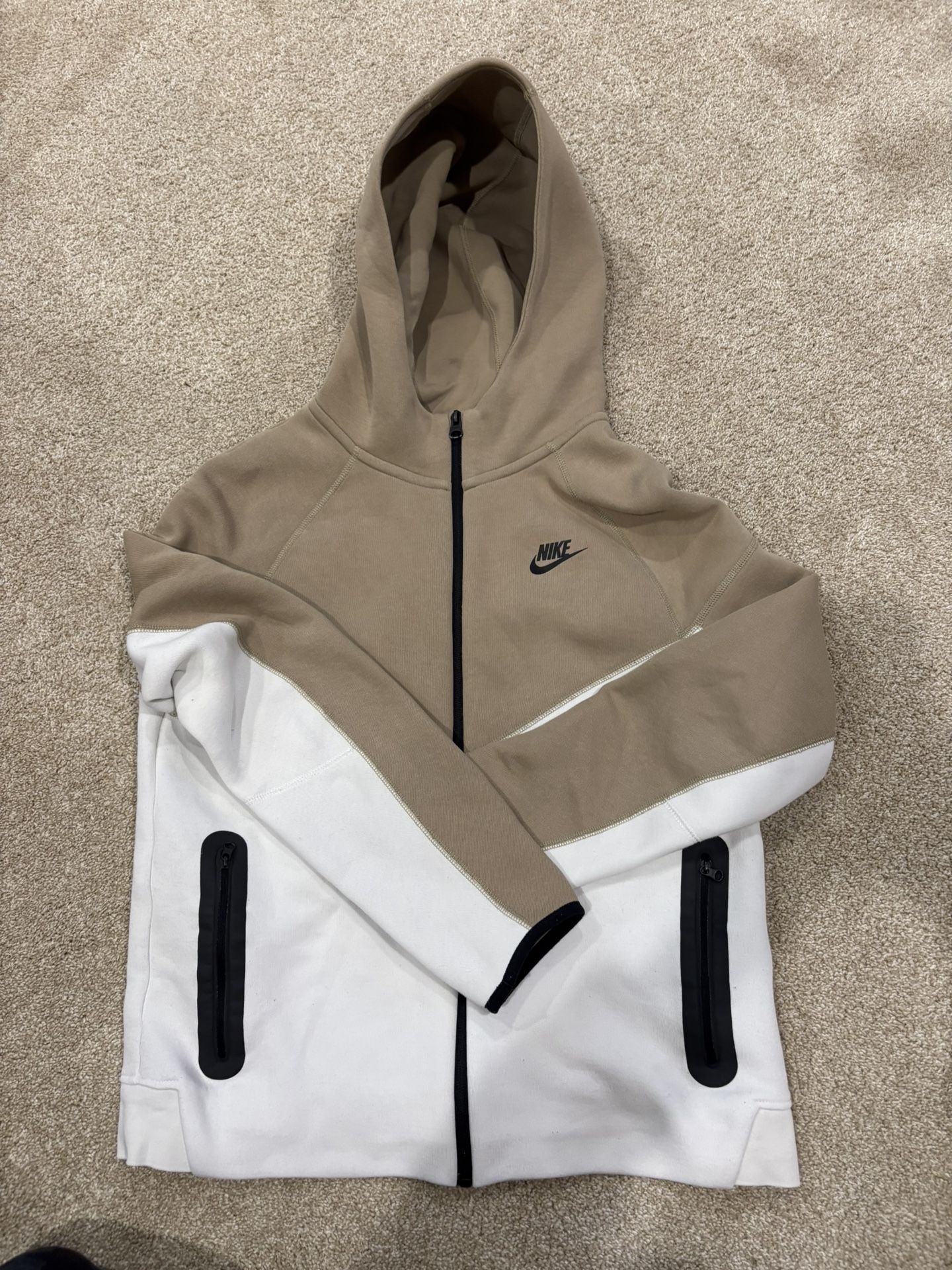 Nike Tech Sweatshirt and Pants, Youth xL