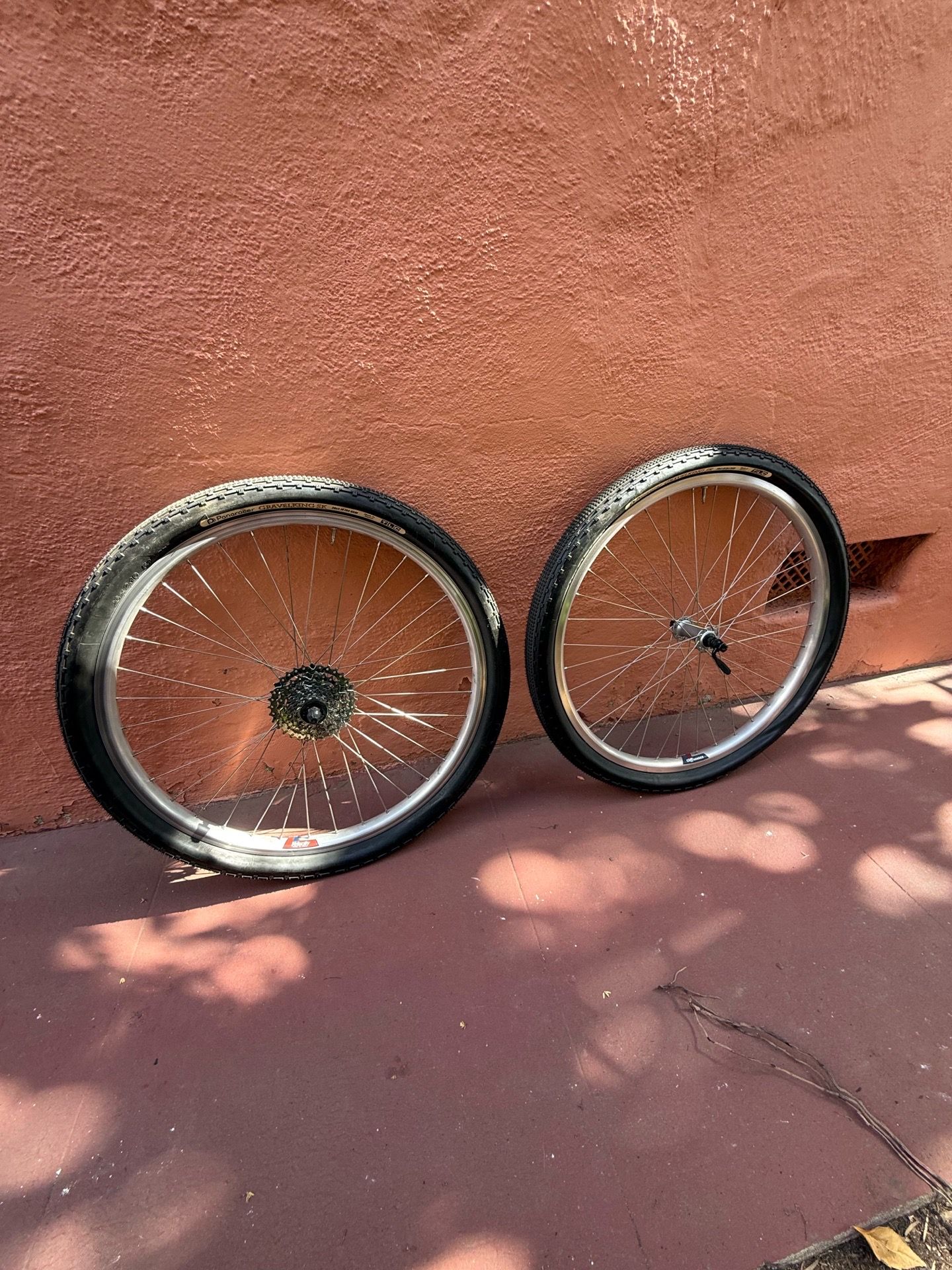 26” velocity cliffhanger/shimano wheelset gravelking tubeless