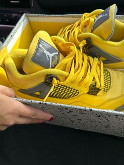 Jordan 4s lightning size 9.5 authentic